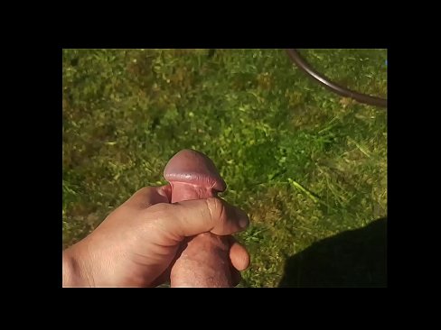 ❤️ Vroča lepotica dobi svojo rožnato pičko, ki jo jebe, in se zraven cmeri s curkom na poletnem vrtu ❤️ Porno pri nas sl.bsglass.ru